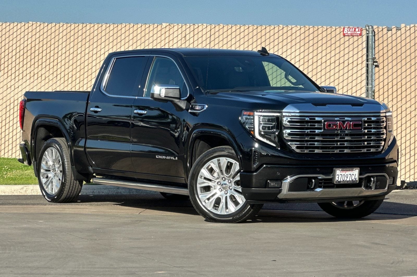 gmc sierra 1500 denali 2023 1GTUUGE86PZ256081 image gmc sierra 1500 denali 2023 1GTUUGE86PZ256081 image